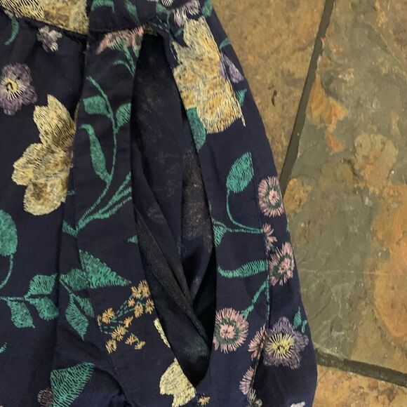 Old Navy flutter top - Picture 2 of 8